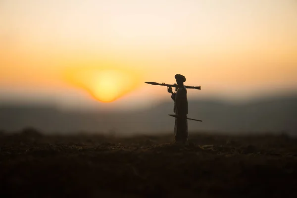 Sílhueta Soldado Militar Com Bazuca Conceito Guerra Silhuetas Militares Lutando — Fotografia de Stock