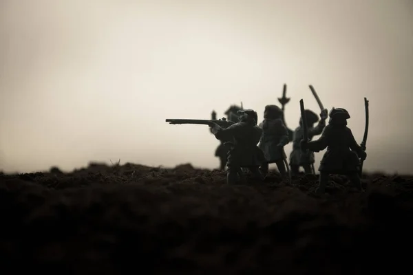 Escena Batalla Siluetas Militares Peleando Escena Fondo Del Cielo Niebla — Foto de Stock