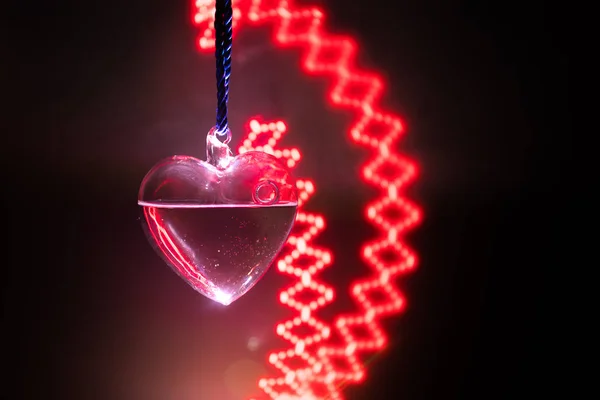 Concepto Del Día San Valentín Hermoso Corazón Cristal Sobre Fondo —  Fotos de Stock