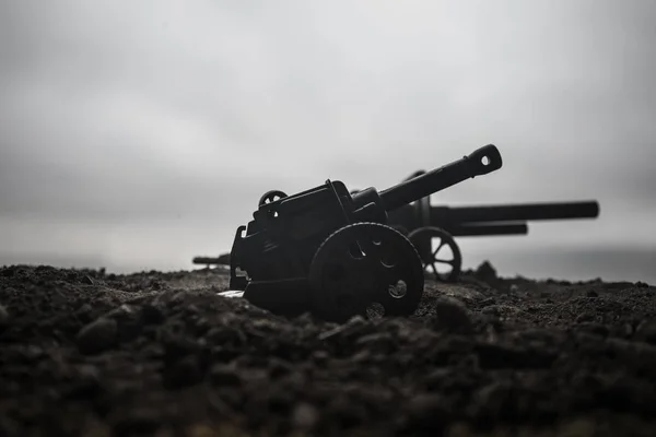 Cena Batalha Silhueta Arma Campo Velha Campo Pronto Para Disparar — Fotografia de Stock