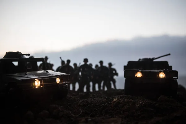 Vojenské Policejní Auto Slunce Pozadí Armádní Koncept Války Silueta Obrněné — Stock fotografie