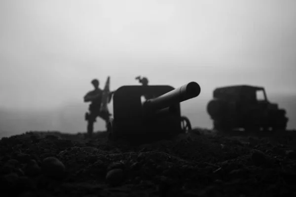 Σκηνή Μάχης Σιλουέτα Της Παλιάς Όπλο Πεδίο Στέκεται Στο Πεδίο — Φωτογραφία Αρχείου