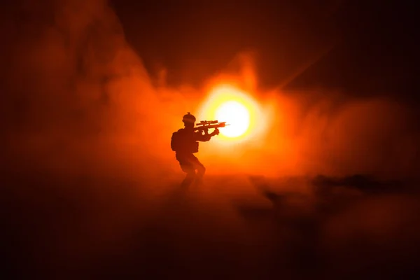 Silhueta Soldado Militar Com Arma Conceito Guerra Silhuetas Militares Lutando — Fotografia de Stock