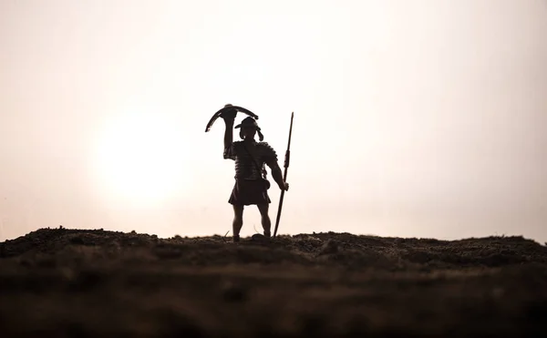 Mittelalterliche Kampfszene Mit Silhouette Eines Römischen Soldaten Silhouetten Von Figuren — Stockfoto