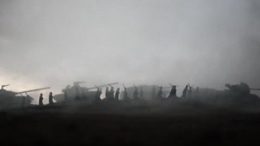 Savaş sahnesi. Askeri savaş sis gökyüzü arka plan üzerinde mücadele sahne siluetleri. Yaratıcı kavramı. Ortaçağ savaşçıları. Resim dekorasyon. Seçici odak