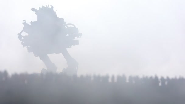 Silhouette sfocata di mostro gigante preparare folla attacco durante la notte. Focus selettivo . — Video Stock