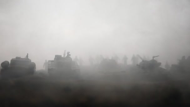 Escena Batalla Siluetas Militares Peleando Escena Fondo Del Cielo Niebla — Vídeos de Stock