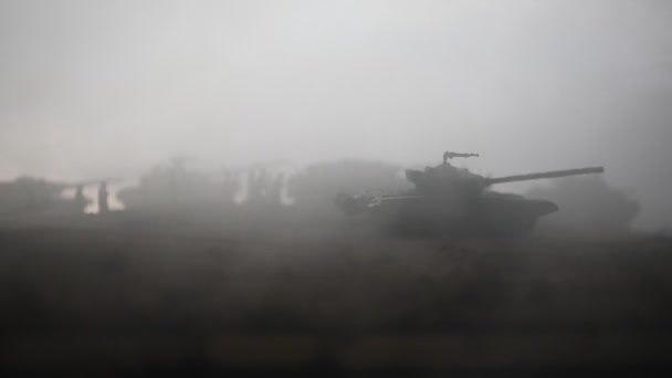 Cena Batalha Silhuetas Militares Lutando Cena Fundo Céu Nevoeiro Guerra — Vídeo de Stock