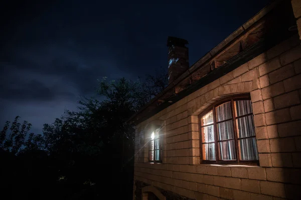 Paisaje Nocturno Montaña Edificio Bosque Por Noche Con Luna Casa — Foto de Stock