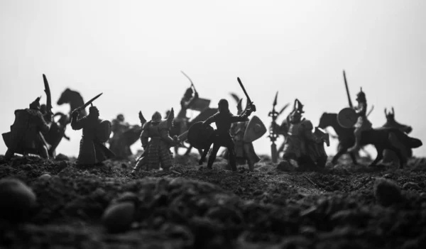 Escena Batalla Medieval Con Caballería Infantería Siluetas Figuras Como Objetos —  Fotos de Stock