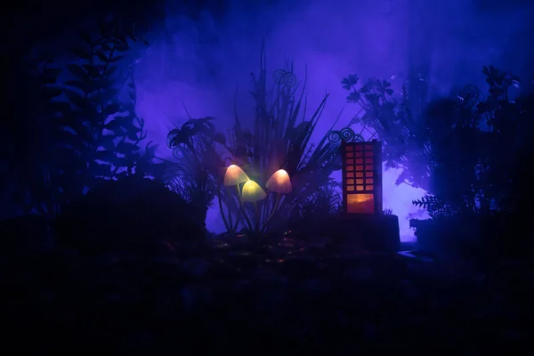 Fantasy Incandescente Funghi Nel Mistero Foresta Oscura Primo Piano Bellissimo — Foto Stock