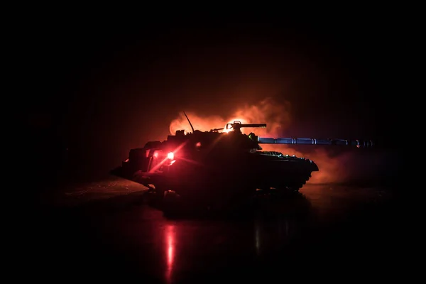 Conceito Guerra Silhuetas Militares Lutando Cena Fundo Céu Nevoeiro Guerra — Fotografia de Stock