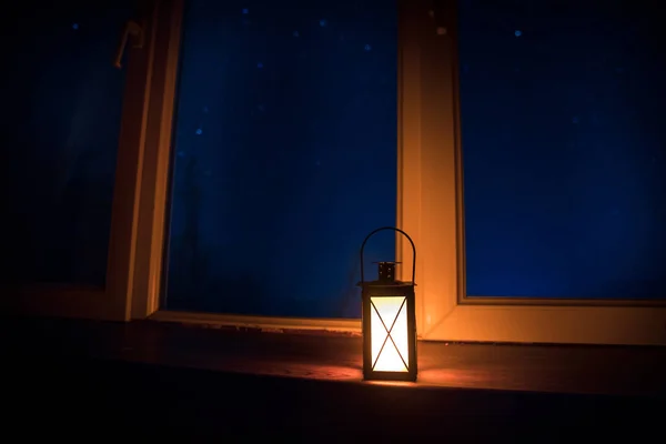 Escena Nocturna Estrellas Vistas Por Ventana Desde Cuarto Oscuro Cielo — Foto de Stock