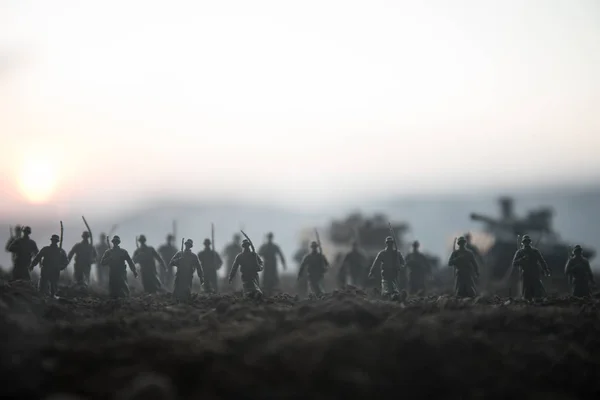 Έννοια Του Πολέμου Στρατιωτική Σιλουέτες Καταπολέμηση Σκηνή Στην Ομίχλη Πολέμου — Φωτογραφία Αρχείου