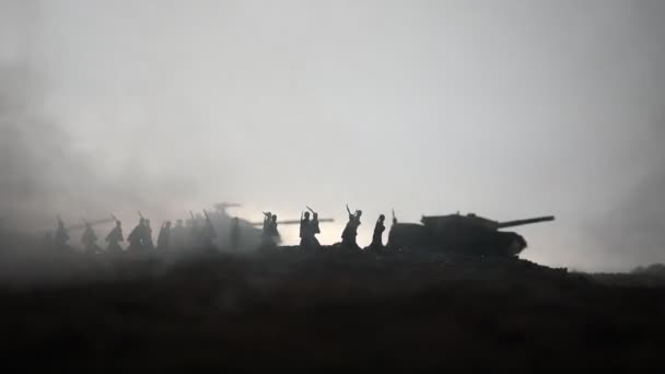 Бій Арені Військові Силуети Бойові Сцени Туман Війни Небо Фону — стокове відео