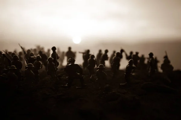 Scène Bataille Silhouettes Militaires Combattant Scène Sur Fond Brouillard Guerre — Photo