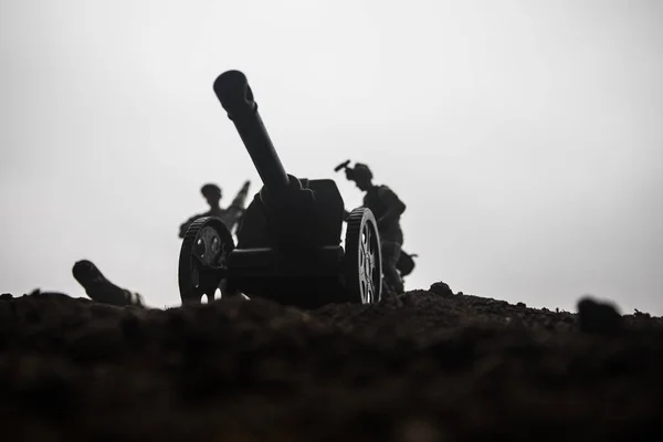 Cena Batalha Silhueta Arma Campo Velha Campo Pronto Para Disparar — Fotografia de Stock