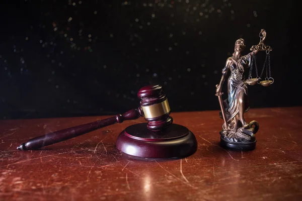 Törvény Téma Bunkó Bírák Igazságügyi Lady Szobor Fából Készült Asztal — Stock Fotó