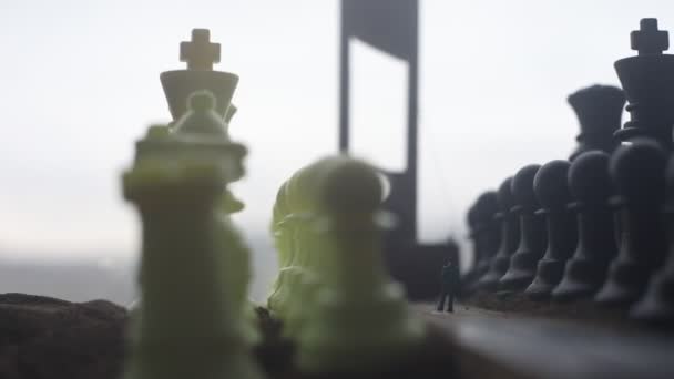 Hra Šachovnici Koncept Obchodních Nápadů Konkurence Strategické Nápady Šachové Figurky — Stock video