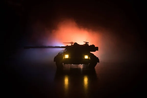 Conceito Guerra Silhuetas Militares Lutando Cena Fundo Céu Nevoeiro Guerra — Fotografia de Stock