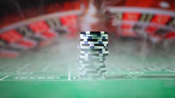 Chips Groene Vilt Casino Tafel Abstracte Achtergrond Met Kopieerruimte Gokken — Stockvideo
