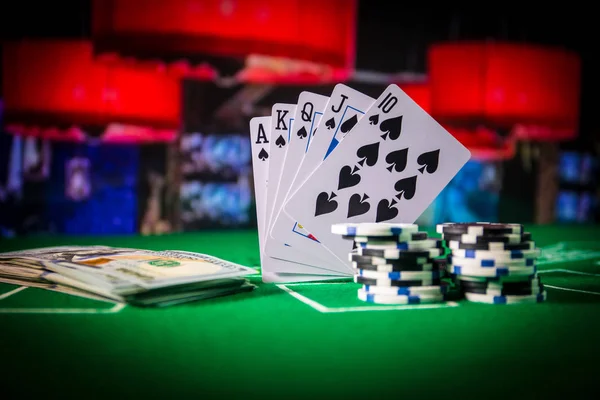 Kaarten Chips Groene Vilt Casino Tafel Abstracte Achtergrond Met Kopie — Stockfoto