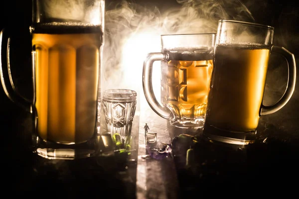 Concepto Abstracto Alcoholismo Silueta Hombre Pie Medio Carretera Una Noche —  Fotos de Stock