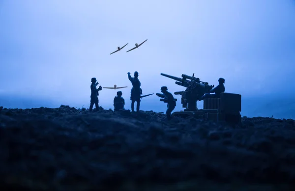 Зенитная Пушка Военные Силуэты Фоне Тумана Войны Воздушные Силы Союзников — стоковое фото