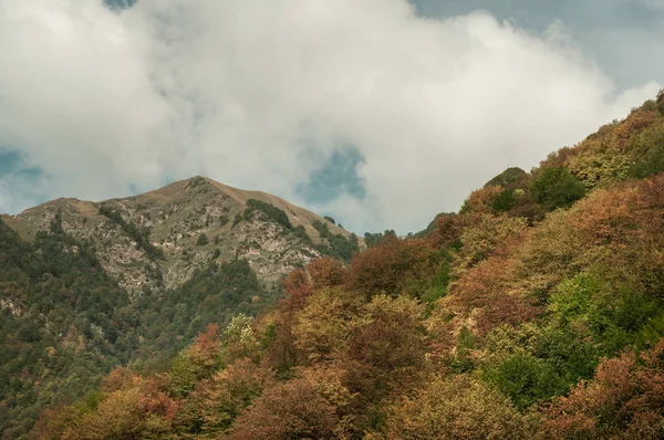 Vackert Landskap Bergen Med Sol Gryningen Berg Vid Solnedgången Azerbajdzjan — Stockfoto