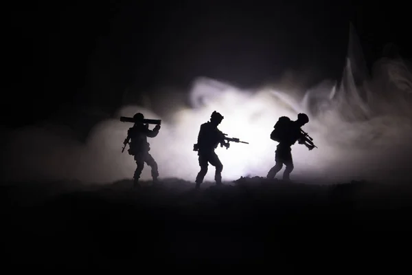 Silhueta Soldado Militar Com Arma Conceito Guerra Silhuetas Militares Lutando — Fotografia de Stock