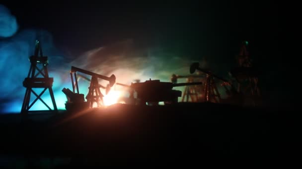 Decoración Obra Concepto Guerra Petrolera Siluetas Militares Campo Petrolífero Con — Vídeos de Stock