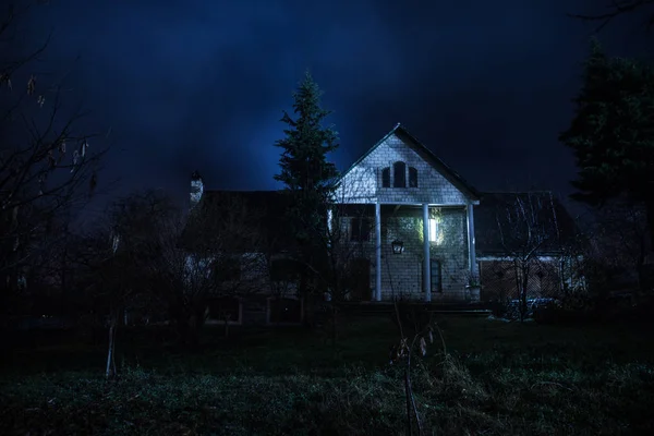 Vecchia Casa Con Fantasma Nella Foresta Notte Abandoned Haunted Horror — Foto Stock