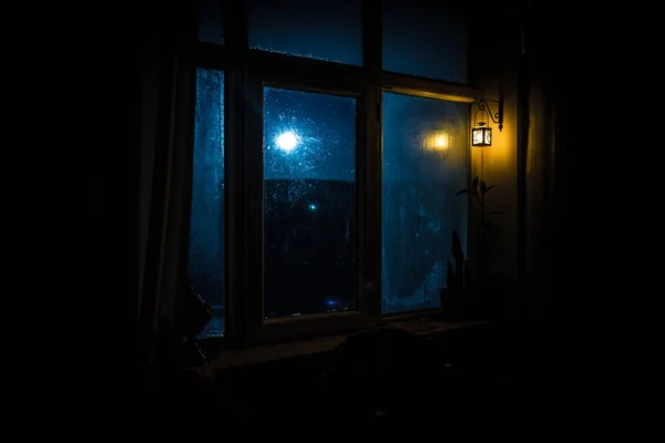 Scène Nocturne Lune Vue Travers Fenêtre Depuis Une Pièce Sombre — Photo