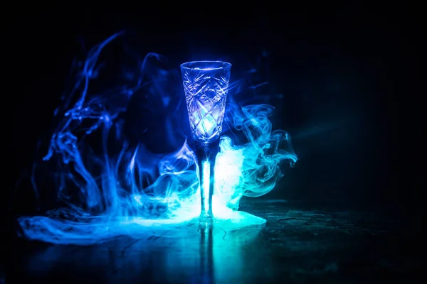 Closeup Wine Glass Fog Dark Background Beautiful Glass Smoke Light — Stock Photo, Image