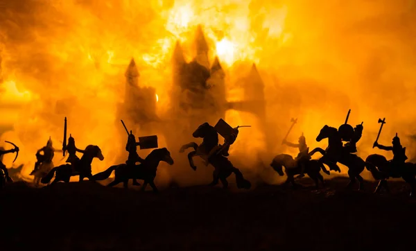 Cena Batalha Medieval Com Cavalaria Infantaria Silhuetas Figuras Como Objetos — Fotografia de Stock