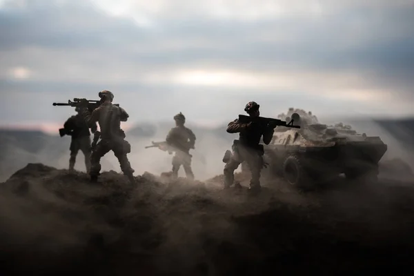 Concepto Guerra Siluetas Militares Que Luchan Escena Fondo Del Cielo — Foto de Stock
