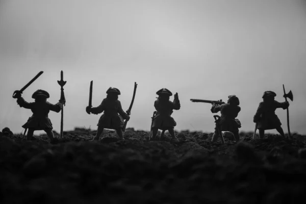 Escena Batalla Siluetas Militares Peleando Escena Fondo Del Cielo Niebla —  Fotos de Stock