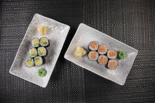 Sushi Japonés Listo Para Servir Hermosa Decoración Mesa Estilo Oriental —  Fotos de Stock