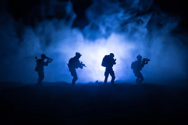 Silhueta Soldado Militar Com Arma Conceito Guerra Silhuetas Militares Lutando — Fotografia de Stock