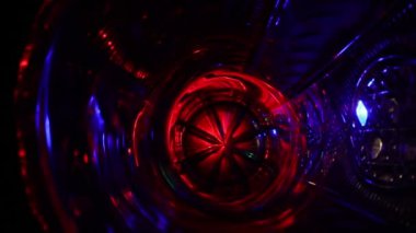 Yeşil limon kırmızı turuncu mor pembe mavi çok renkli bir arka plana dayanır uzayda gibi su veya maden suyu cam soyut kabarcıkları yakın çekim