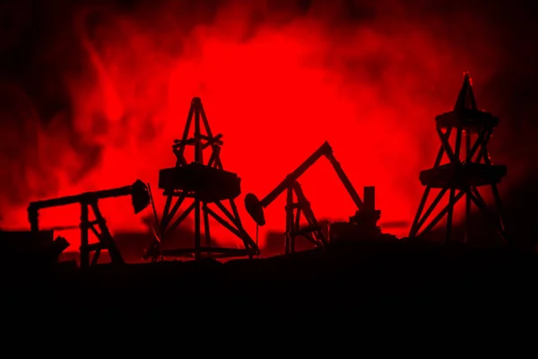 Decoración Obra Concepto Guerra Petrolera Siluetas Militares Campo Petrolífero Con — Foto de Stock