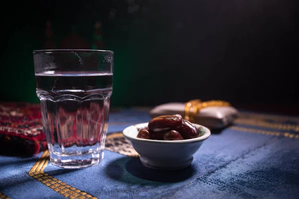 Acqua Datteri Iftar Pasto Serale Vista Della Decorazione Ramadan Kareem — Foto Stock