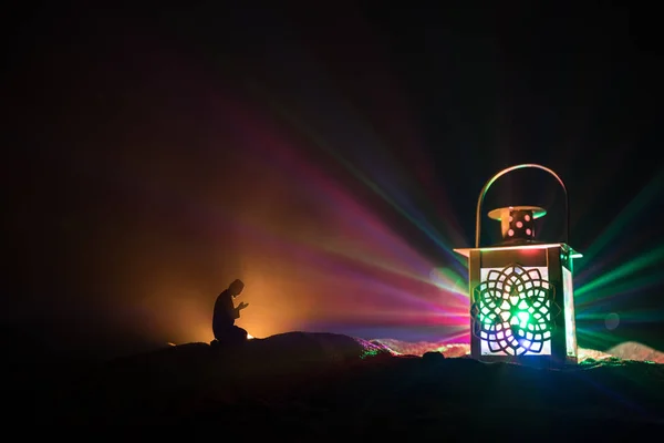 Ornamentale Arabische Laterne Mit Brennender Kerze Die Der Nacht Leuchtet — Stockfoto