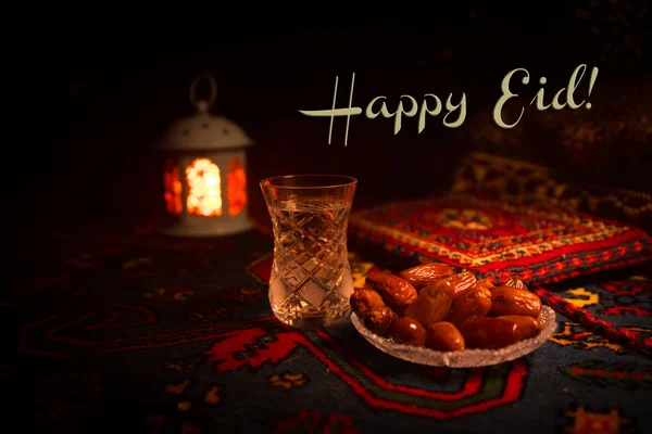 Tarihleri Iftar Akşam Yemeğidir Halı Üzerinde Görünümü Dekorasyon Ramazan Kareem — Stok fotoğraf