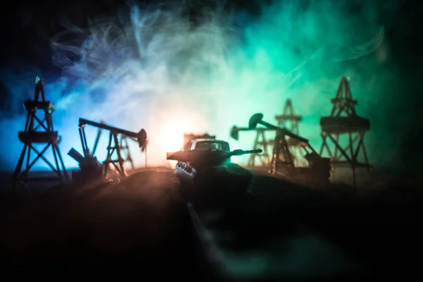 Decoração Obras Arte Conceito Guerra Petróleo Silhuetas Militares Campo Petrolífero — Fotografia de Stock
