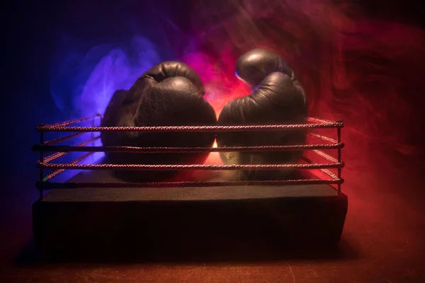 Leerer Boxring Mit Roten Seilen Für Den Kampf Der Stadionarena — Stockfoto
