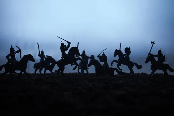 Cena Batalha Medieval Com Cavalaria Infantaria Silhuetas Figuras Como Objetos — Fotografia de Stock