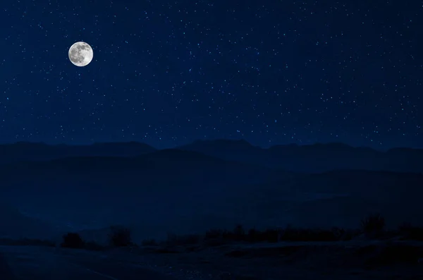 Górskie Drogi Przez Las Noc Pełni Księżyca Malownicze Nocny Krajobraz — Zdjęcie stockowe