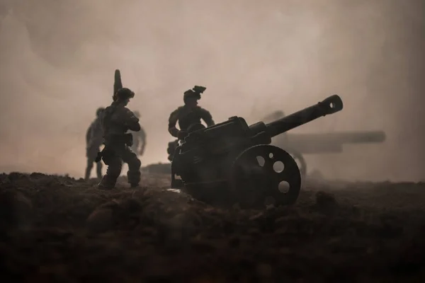 Cena Batalha Silhueta Arma Campo Velha Campo Pronto Para Disparar — Fotografia de Stock