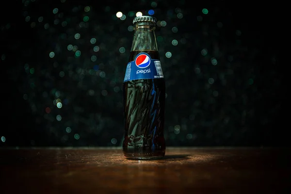 Баку Азербайджан Апрель 2019 Pepsi Classic Стеклянной Бутылке Темном Туманном — стоковое фото
